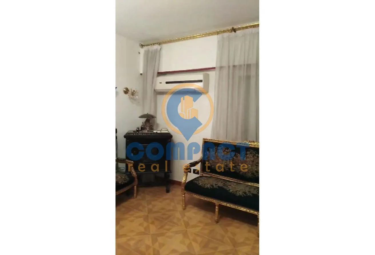 Sale in 1st District: لوكيشن مميز بأحدث الأجهزة وتكييفات بكامل الشقة