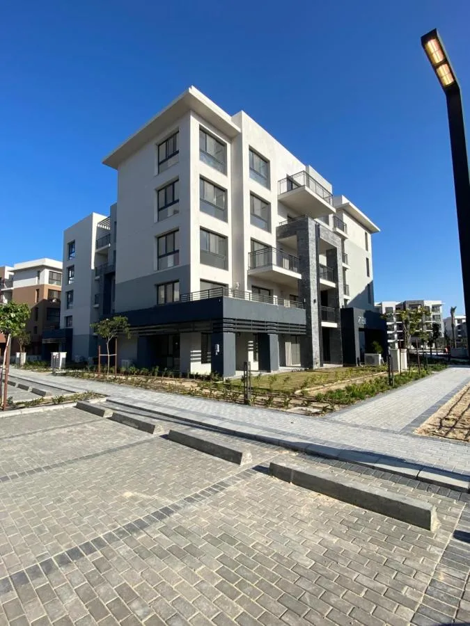 Sale in Marassi: فرصه بيع ل2 فيلا في مراسي يفصل بينهم حمام سباحه