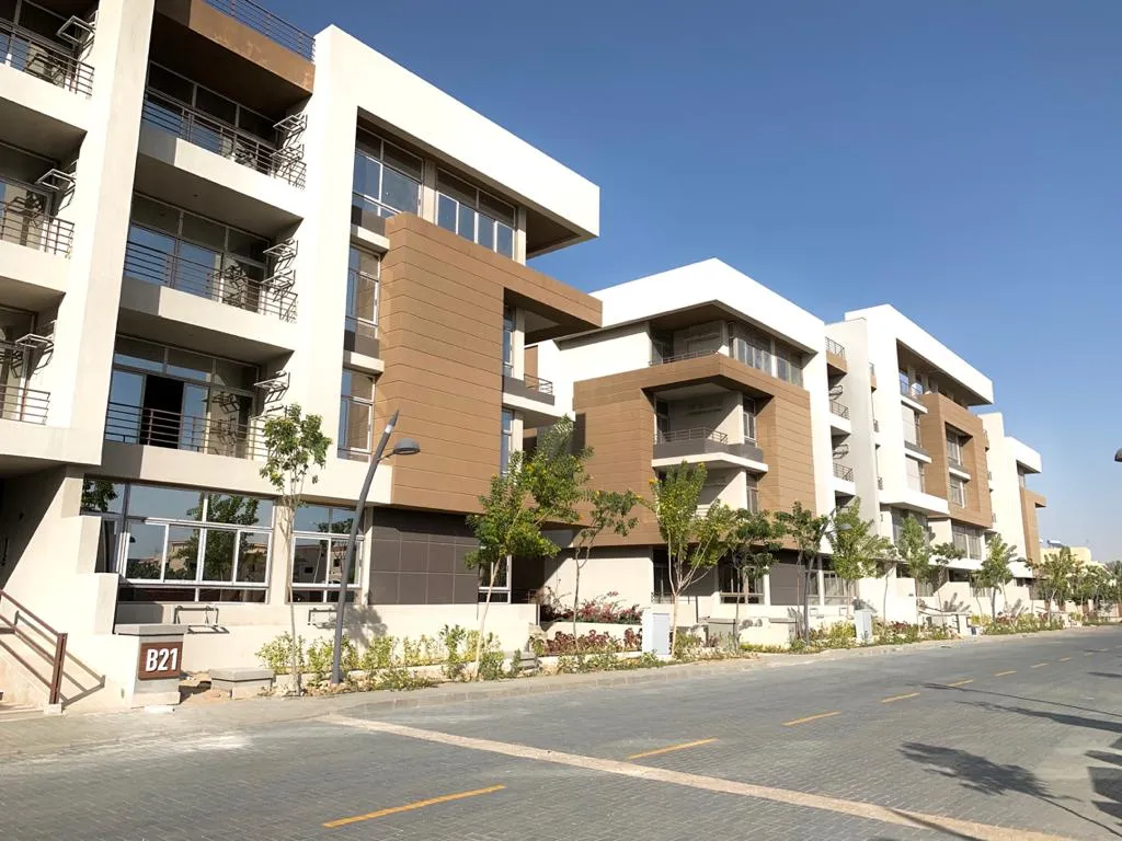 Rent in Granda: للايجار مفروش بنتهاوس في كمبوند جراندا الشروق
