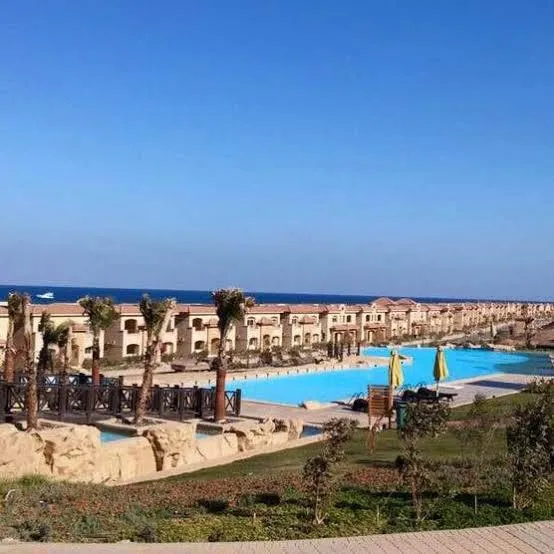 شاليه دوبلكس متشطب بالتكيفات للبيع يلومار الساحل الشمالى