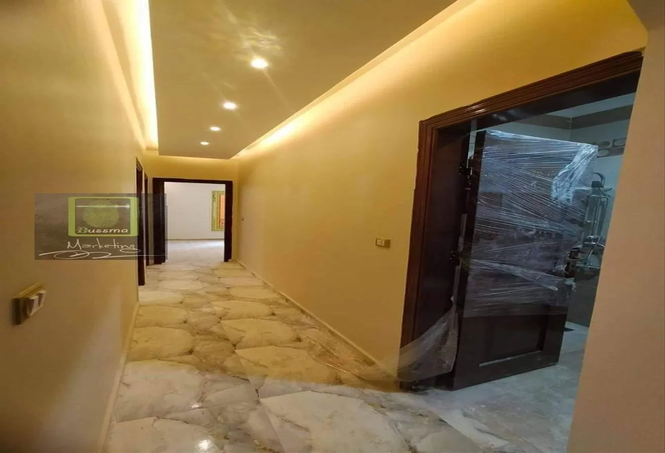 Rent in Beit Al Watan: شقه ايحار240م زايد هايتس بيت الوطن بجوار مدخل 3