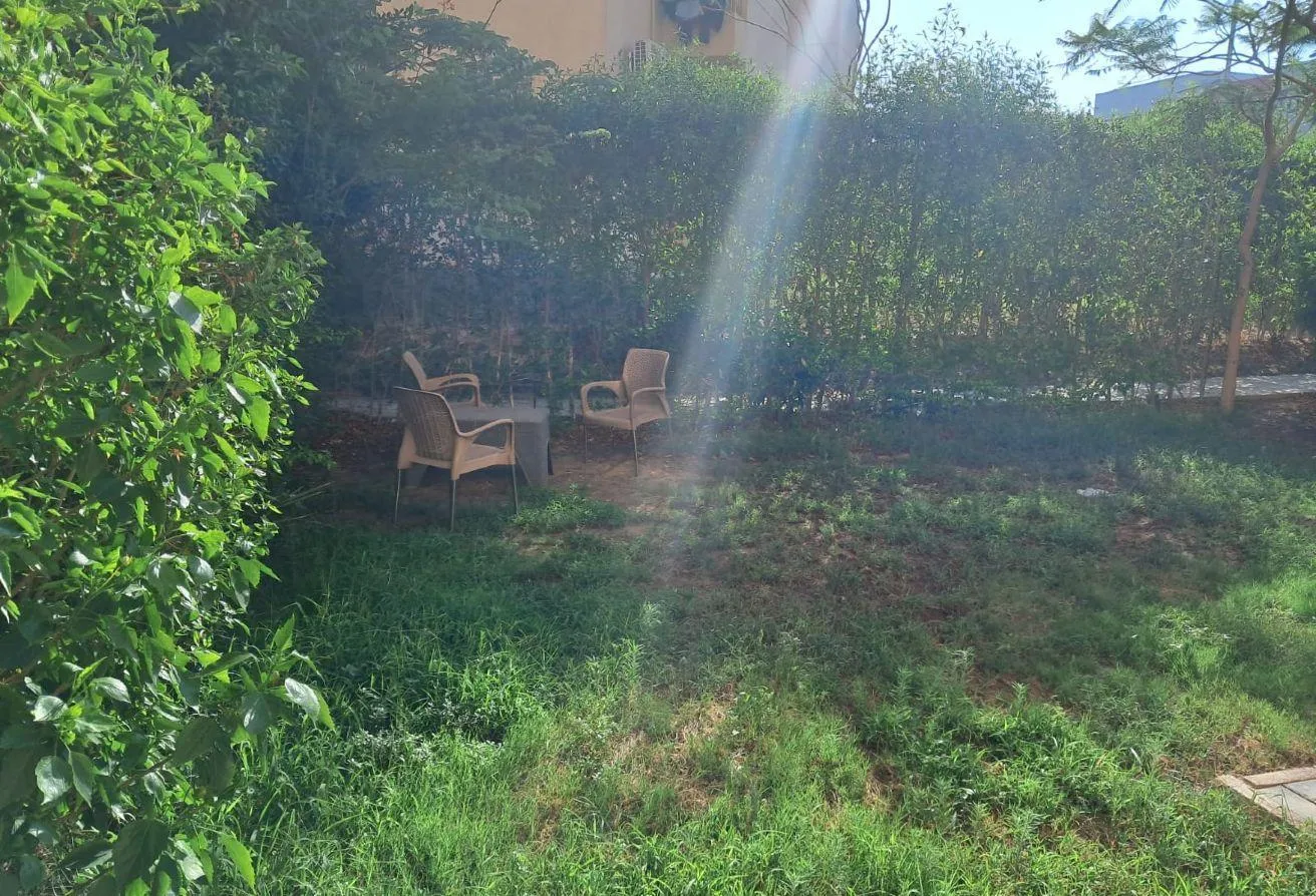 Rent in Al Mostakbal: Great view on a main street, furnished for rent