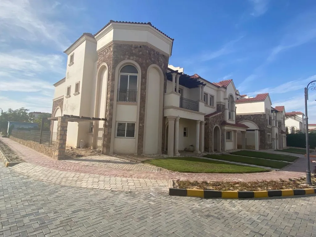 فلل للبيع فى ديفينا جاردنز, كمبوندات Shorouk City