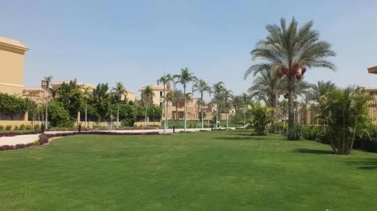 Villa 6 bedrooms for sale in Les Rois New Cairo