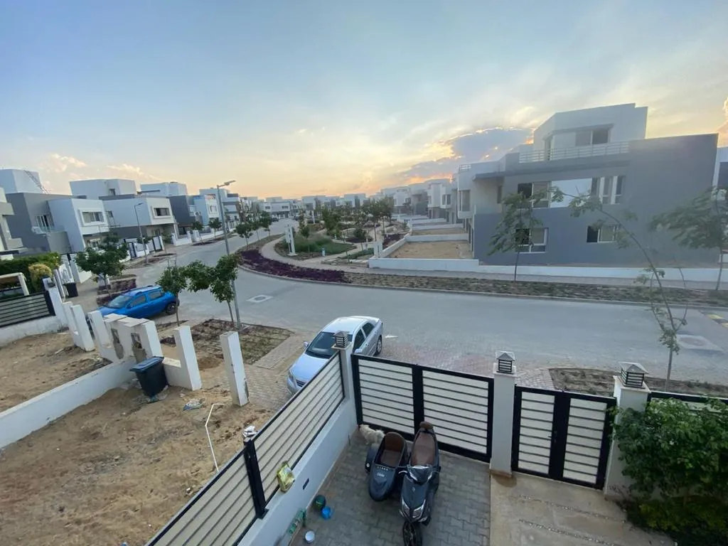 Townhouse 6 bedrooms for sale in Hyde Park New Cairo