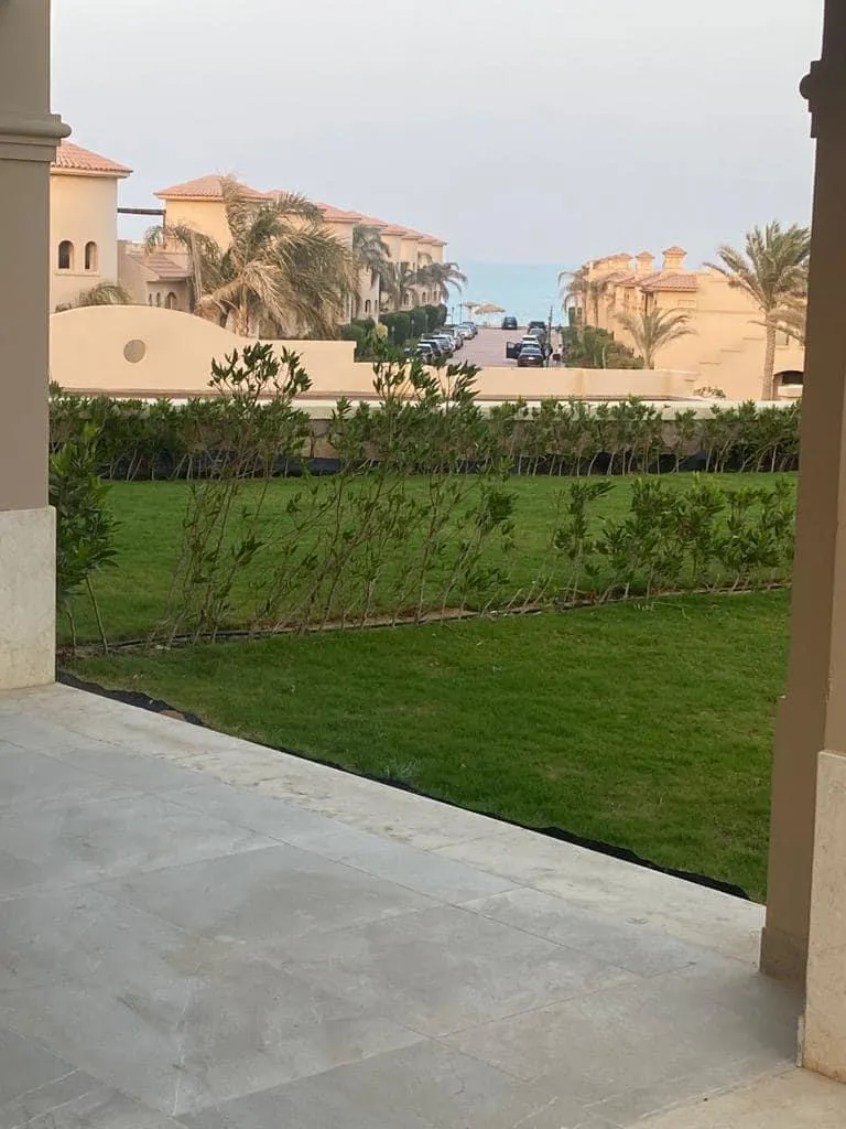 شالية ارضى بحديقة للبيع بكمبوند لافيستا جاردنز , العين السخنة