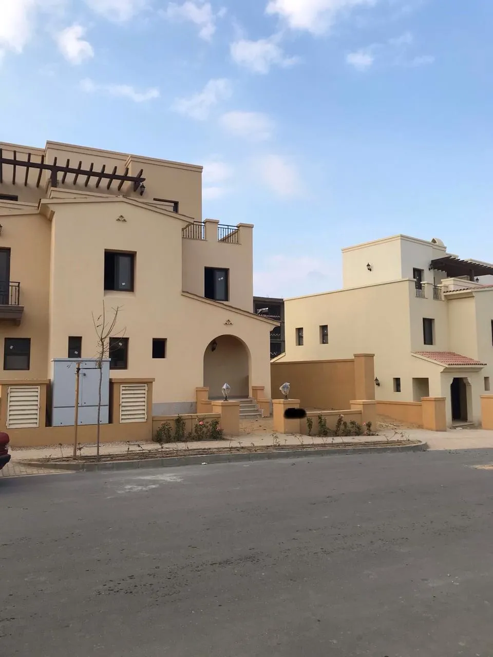 Rent in Mivida: One of the best villas for rent in mivida  439m  .