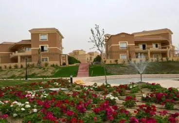 Fully Finished Villa for Resale in New Cairo, Les Rois