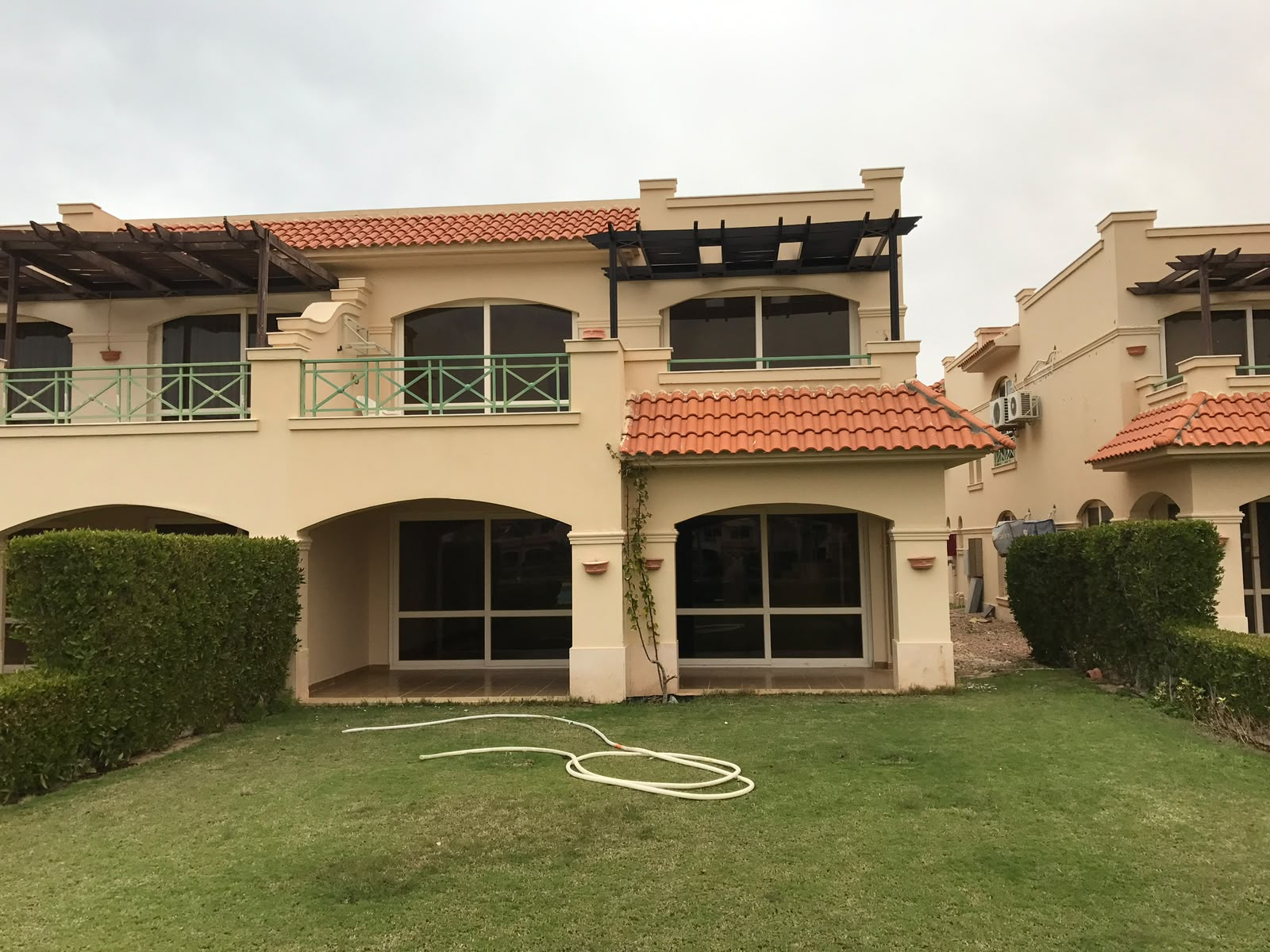 Luxury Twinhouse Villa for Rent – La Vista Bay | Large Gar First row on Sea