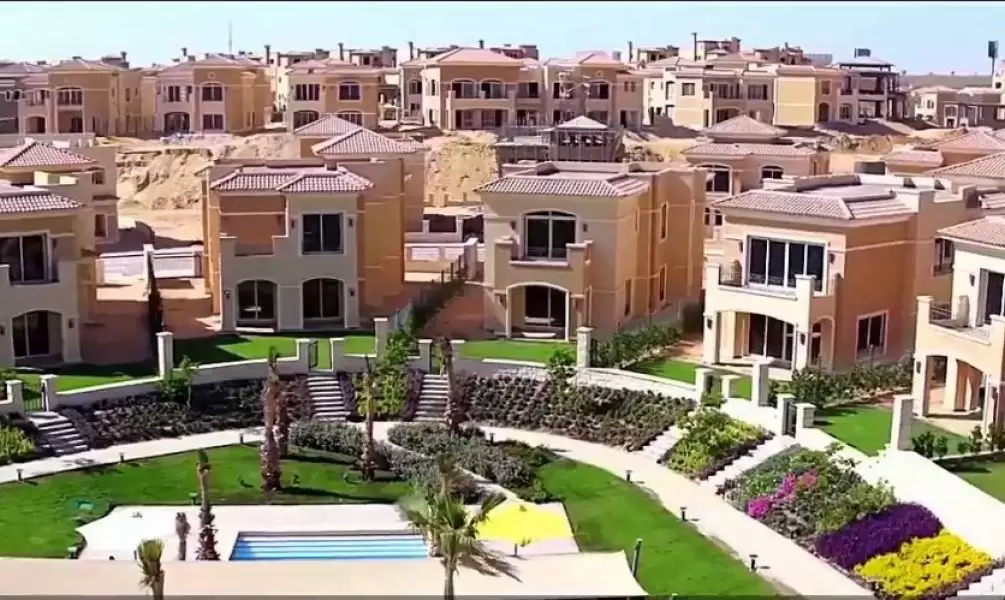 Fully finished resale townhouse 3 bedrooms in Stone Park New Cairo