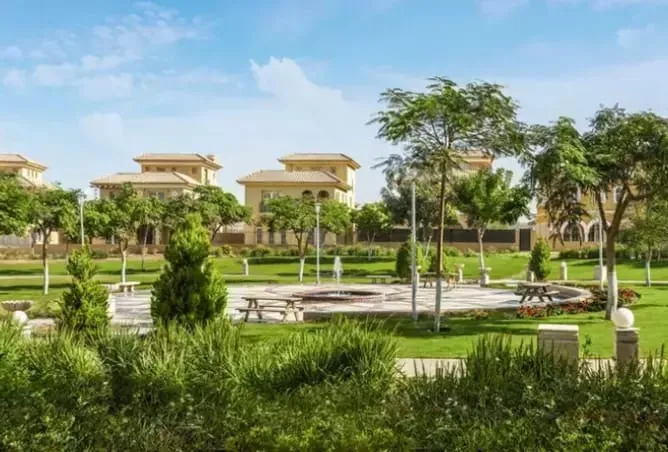 Villa 7 bedrooms for sale in Hyde Park New Cairo