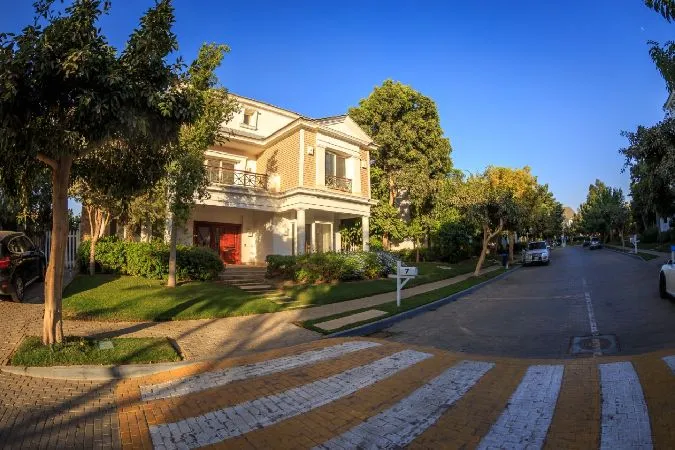 I villa with garden for sale delivery 2025 Mountain View Executive