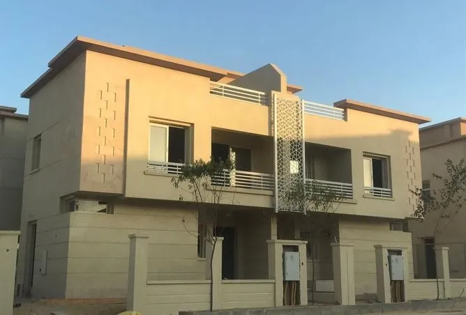 Sale in Jedar: توين هاوس للبيع نصف تشطيب كمبوند جدار