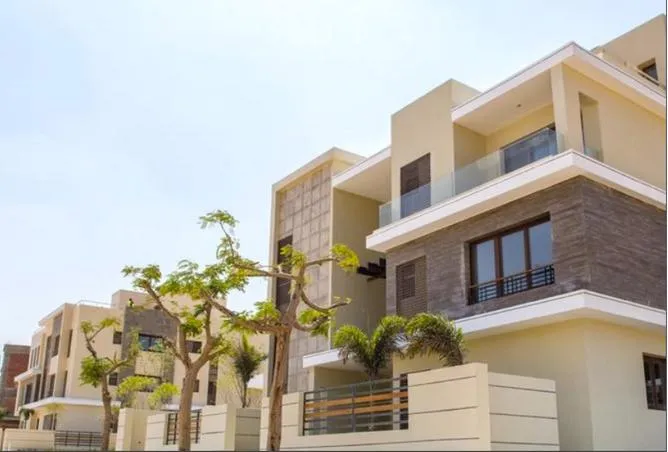 Townhouses for sale in Pyramids Heights, Cairo Alexandria Desert Road compounds
