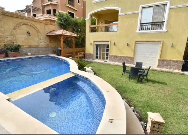 Sale in Étoile De Ville: Villa for sale in a very special place, New Cairo