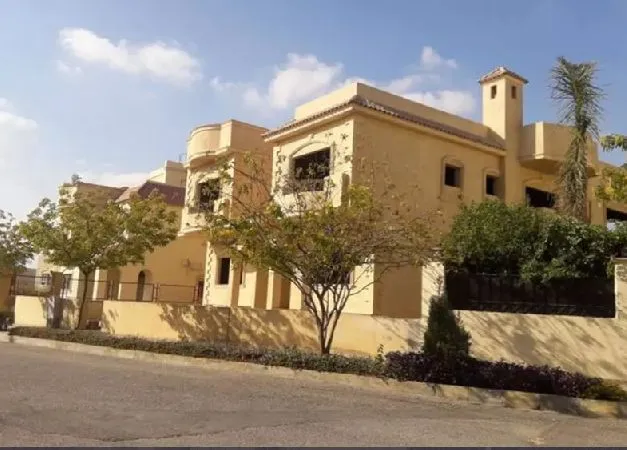 Sale in Zizinia Gardens: For sale twin house villa under market price.
