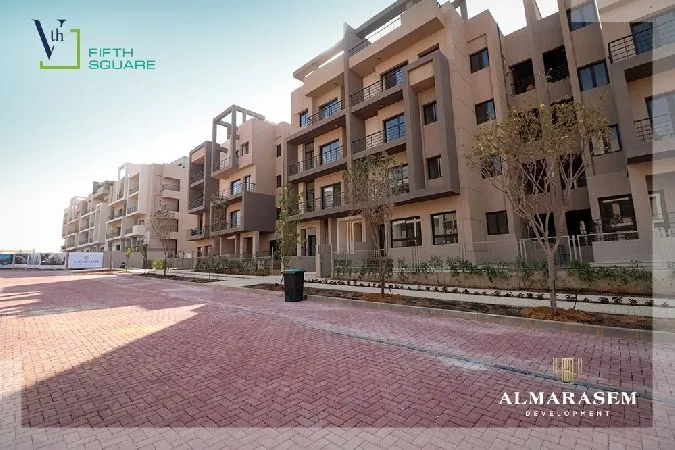 Rent in Fifth Square: 600 finished admin in the banking district