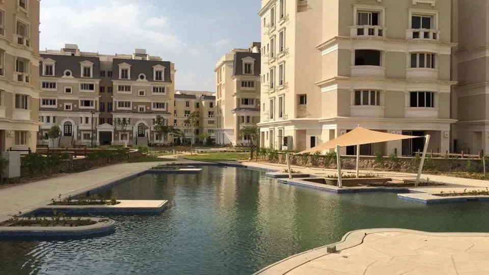 Sale in Mountain View Hyde Park: Ivilla roof middle for sale  very prime location 