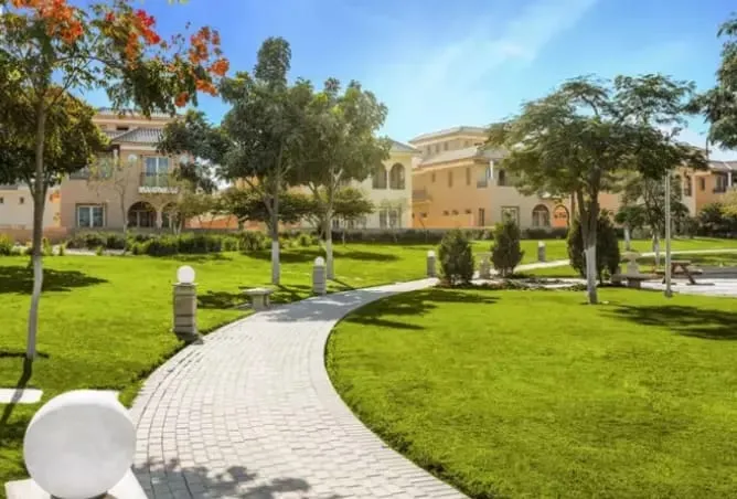 Rent in Hyde Park: Retail For Rent, 100 sqm, Hyde Park, New Cairo